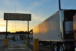 parking-truck-stop-evening-hours-2017-10-19-12-35