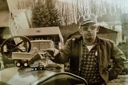 Carl-Rhodes-with-1919-International-2017-11-03-16-29