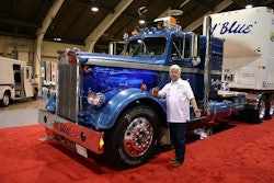 RJ-Taylor-Ol-Blue-USA-2017-12-11-09-50