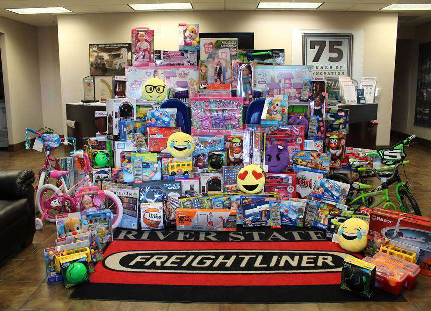 River-states-toys-for-tots-2017-12-04-14-29