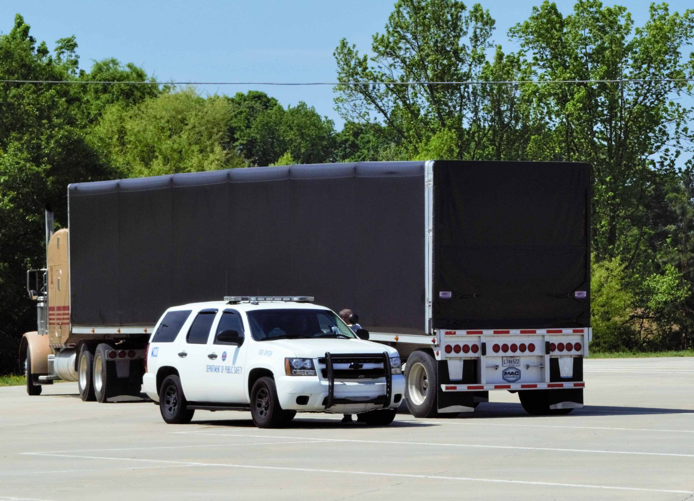 truck-with-police-car-inspection-2017-12-20-15-01