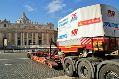 Ol-Trans A. Rybka is a Polish customer of Faymonville’s established 22 years ago and today with a diverse fleet of trailers: 32 units in different dimensions, mainly Faymonville MegaMAX, TeleMAX, VarioMAX and ModulMAX vehicles.