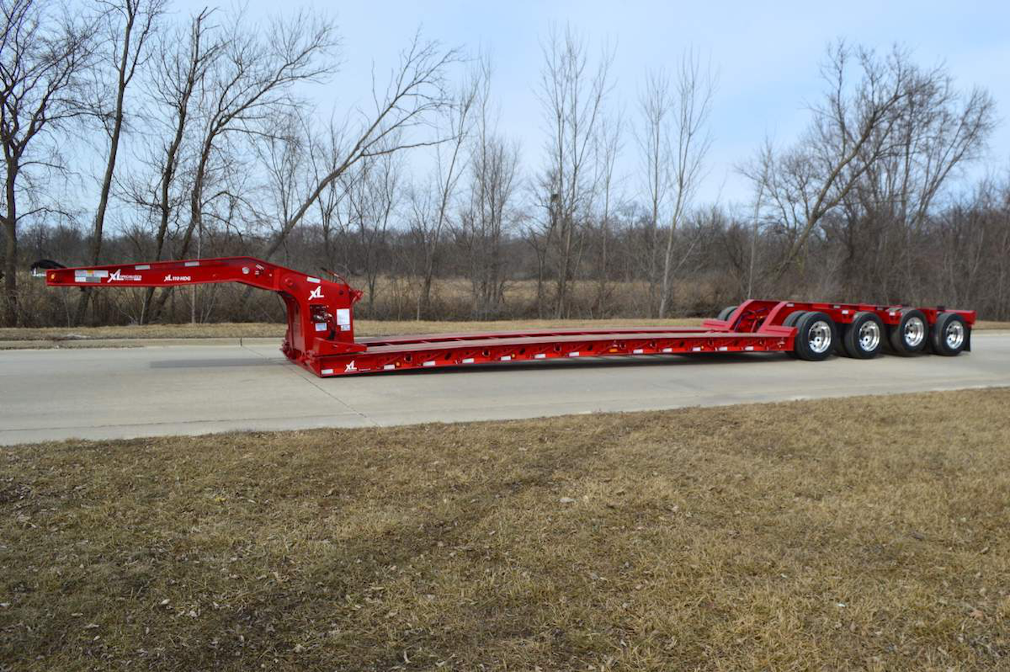 XL Specialized debuts two new lowboy trailers | Overdrive