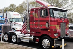 Mike-Landis-Peterbilt-on-Constitution-Ave-2018-04-10-13-23