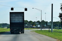 entry-to-weigh-station-inspections-law-enforcement-2018-04-23-14-04