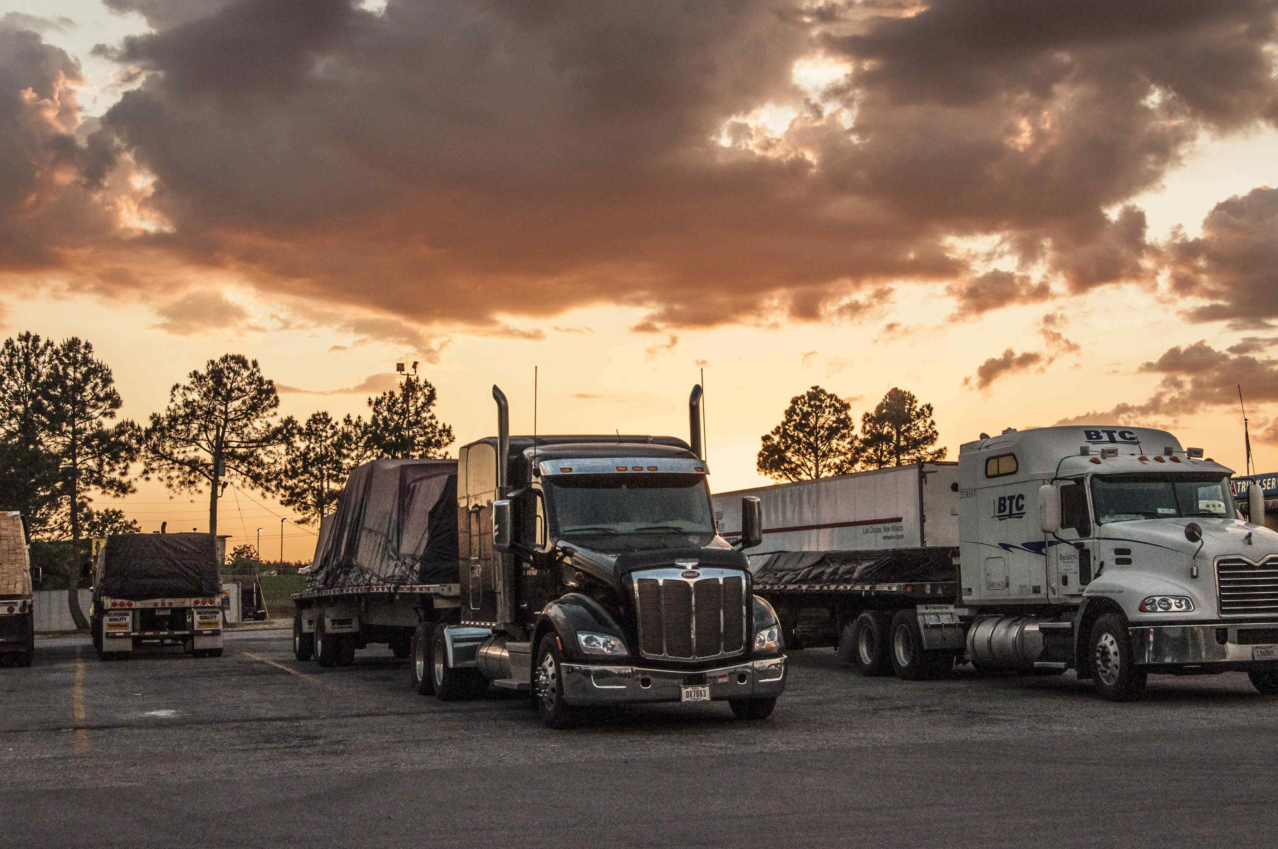 Parking-truck-stop