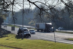 hotshot-car-hauler-ramp-traffic-parking-2018-05-03-09-23