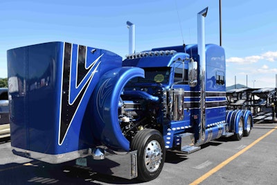 Atlanta-based Eric Turner’s 2015 Peterbilt 389 glider. Turner is the owner of 7-truck fleet Turner Transport.
