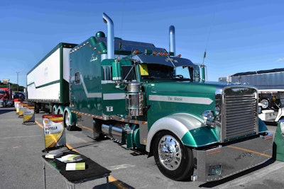 Daniel and Phyllis Snow’s 1996 Freightliner Classic XL sports a 700-hp Detroit with a 13-speed and 3:73 rears. It sits on a 351-inch wheelbase and features a 140-inch custom sleeper.