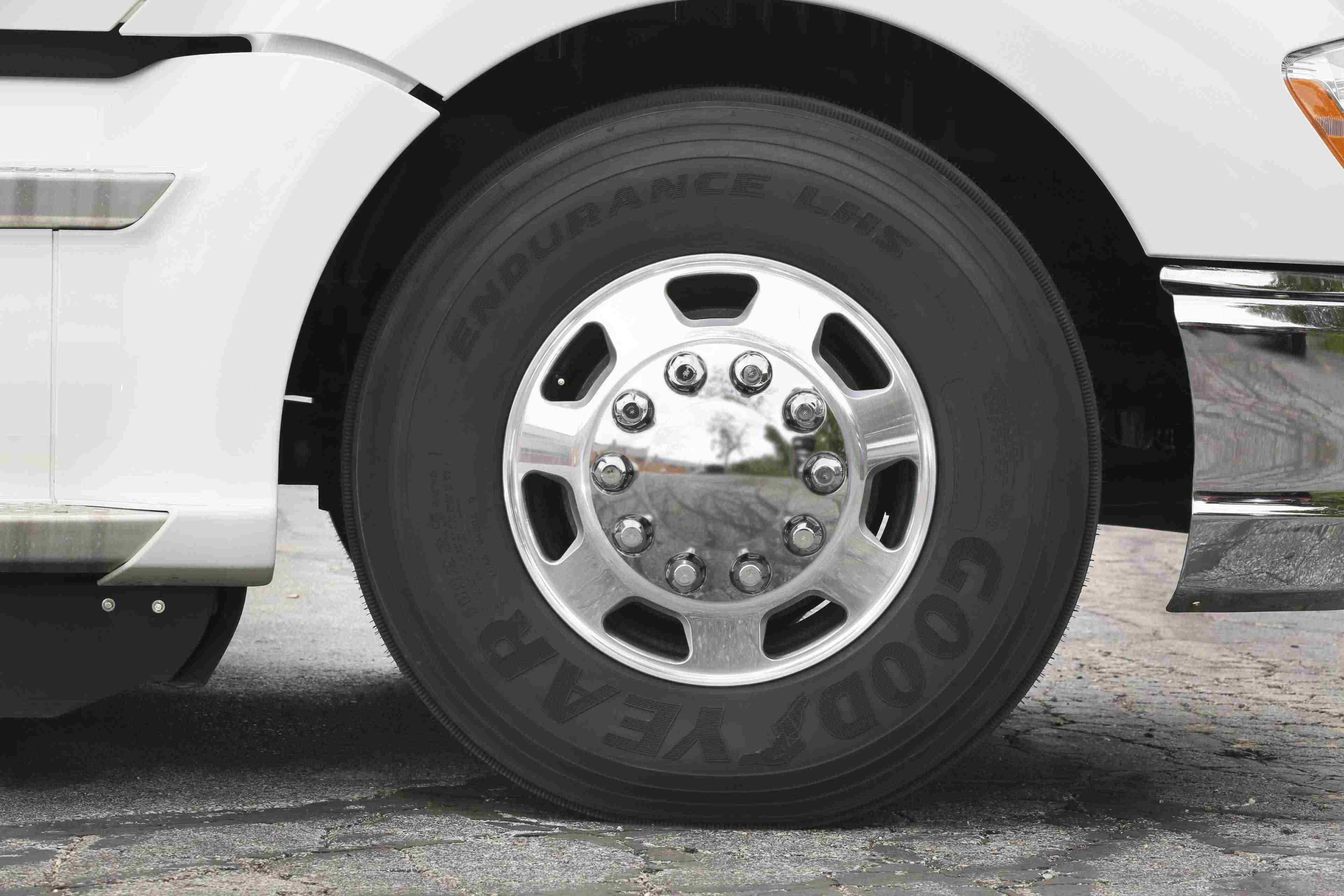 Goodyear-Endurance-LHS-steer-tire-photo4-2018-06-20-14-14