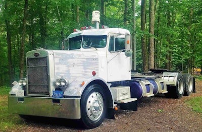 The 1964 Pete 281 is a project of Jaykob Stephens, detailed below.