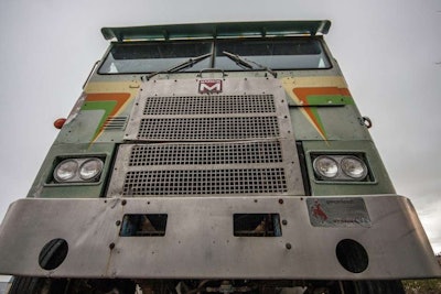 Junior Elmore’s Marmon COE #31 HDT-BC-86 was Manufactured 03/1977 in Garland, TX. This is a complete truck with no parts taken off. Still running when parked in 1999. A good honest work truck that’s nicely spec’d out.