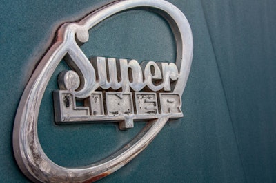 1984 Mack Super Liner logo
