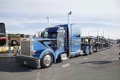 Eric Turner Sr.’s 2015 Peterbilt 389 and 2018 Wally-Mo eight-car hauler earned Best of Show honors at Shell Rotella SuperRigs.