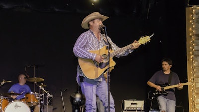 Tony Justice will once again headline the Take a Load Off with GATS and Uber Freight concert on Friday, Aug. 24, at Eddie Deen’s Ranch in downtown Dallas during the Great American Trucking Show. (Photo courtesy 365trucking.com)