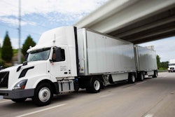 Volvo Trucks and FedEx Successfully Demonstrate Truck Platooning