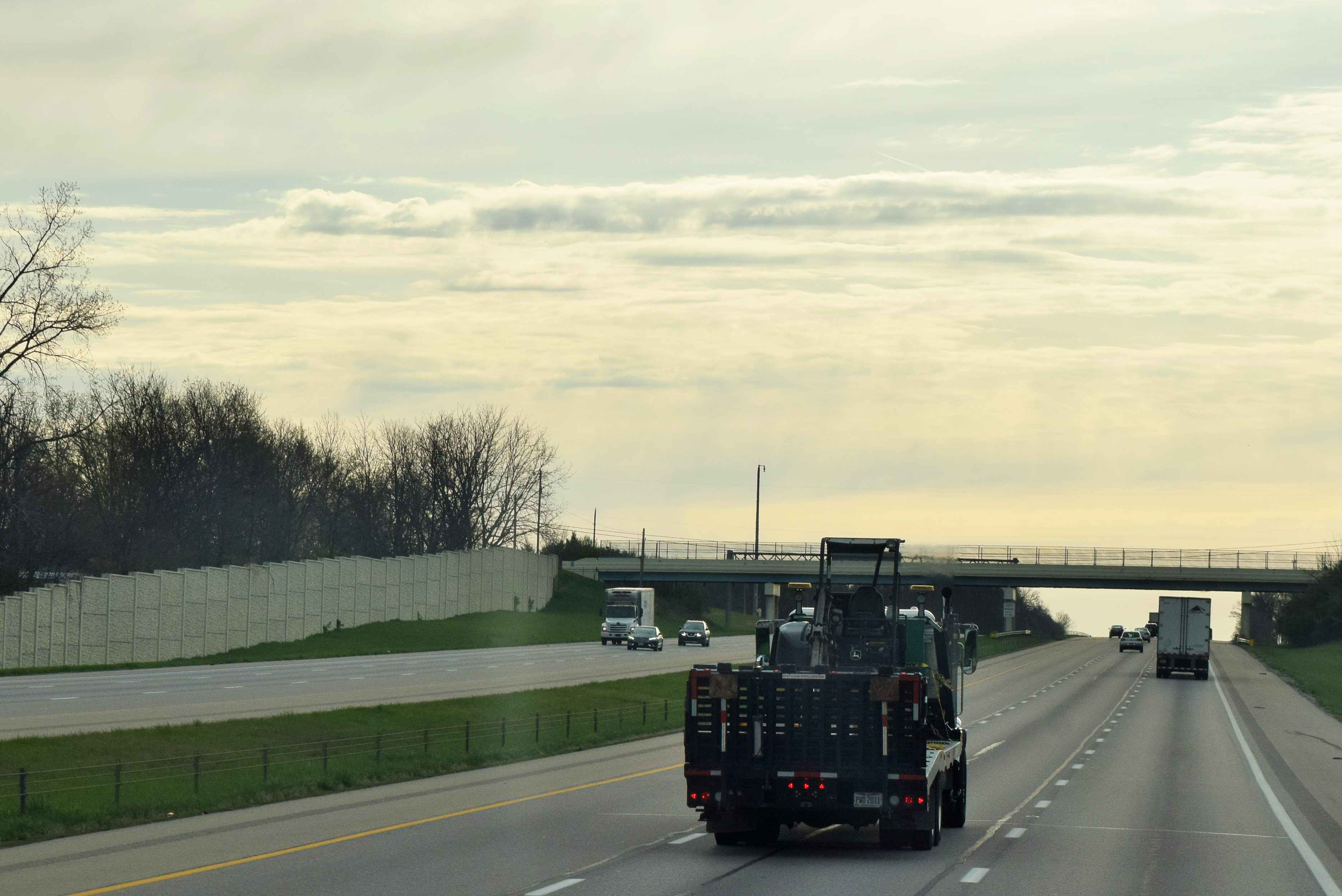 highway-scene-truck-morning-2018-07-17-13-30