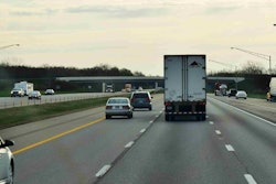 highway-truck-on-shoulder-four-wheeler-2018-07-13-09-30