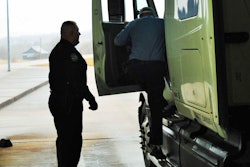 inspection-ky-scales-driver-out-of-cab-2018-07-10-09-26