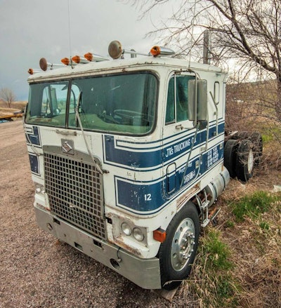 This truck, in addition to the V8 Detroit and 13-speed transmission, features dual stacks, an aluminum frame, Neway air ride suspension, Holland air slide 5th wheel, 11/24.5 tall tires on bud wheels, and aluminum bumper.