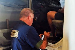 David Mills inspecting dario alfonso’s logs-2018-08-23-16-00