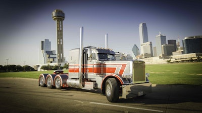 Kaleb Hammett’s 2017 Peterbilt 389 picked up Best of Show honors in the Working Bobtail category at the Great American Trucking Show Pride & Polish in August. (Photo by Jim Allen/365Trucking.com)