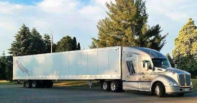 The T680 Hudson drives for AD Tranpsortation, a regular on the Midwest show circuit, too, for which Nancy puts in no small amount of sweat equity prepping the rig.