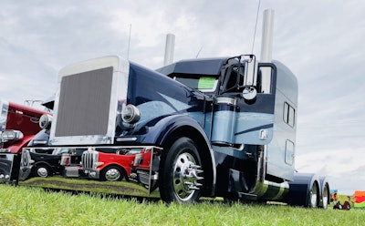 Justin Speece's 2005 Peterbilt 379