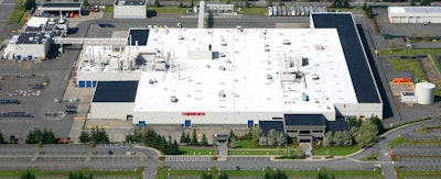 Kenworth opened the 300,000 square-foot plant on a 40-acre site in Renton, Wash. The plant’s first truck, a Kenworth T600B – a later version of Kenworth’s first aerodynamic truck – was presented to Stevens Transport.