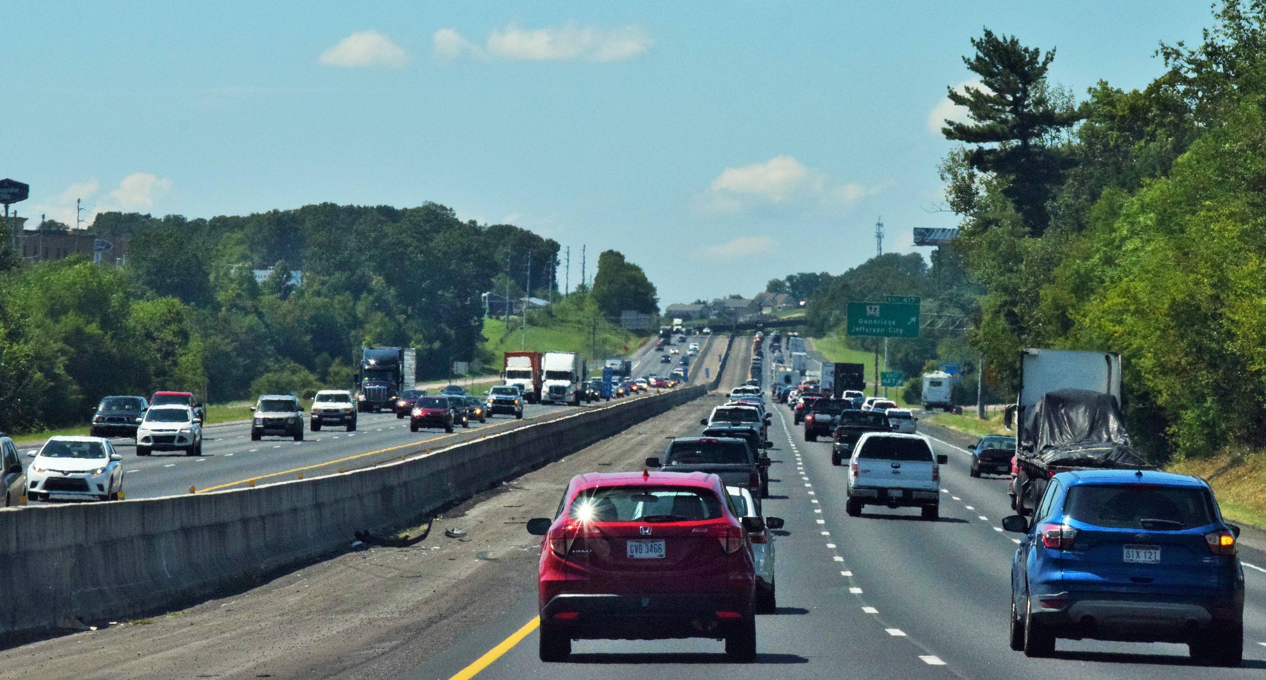 traffic-trucks-cars-on-highway-congestion-2018-09-25-08-40