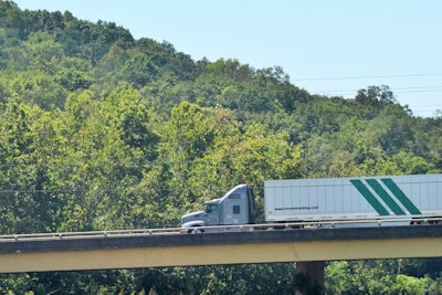 truck-on-bridge-overpass-2018-09-20-12-35
