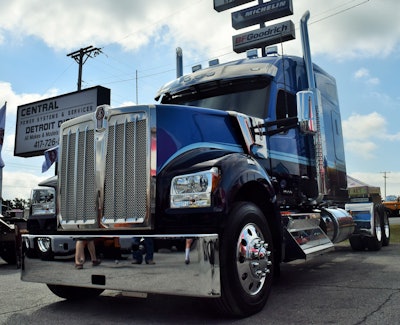 Paccar is recalling more than 4,000 Kenworth and Peterbilt tractors over a potential mirror issue.