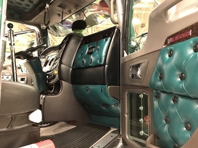 The button-tuck interior matches the green and black exterior.
