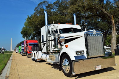 The unit cut an imposing figure out on the National Mall, where Hallahan spent both October 4 and 5, and part of the morning the 6th, interacting with the public on issues and generally welcoming passersby and showgoers to his world. In contrast to the ELD mandate-focused protests last year, before he’d begun to utilize the KeepTruckin ELD and simplified dispatch software system, Hallahan expressed some ambivalence this year about ELDs themselves, given the system’s dispatch utility. His presence at 10-4, he noted, was in hopes of supporting an effort of individual truckers working together for a common good. On ELDs specifically, he continues to believe “they shouldn’t be required” equipment.