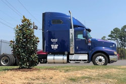 Wayne-Gordon-Central-Hauling-tractor-by-Magnolia-2018-10-24-10-21