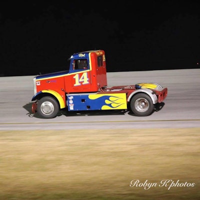 Ricky “Rude” Proffitt holds just a 20-point lead over Mark Noble in the overall points standings with just three races remaining this season. (Robyn Kruckeberg photo)