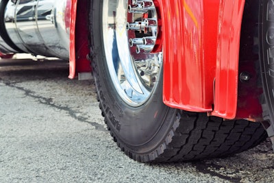 Partly in an effort to save weight, not only did DeSantis spec the unit with wide single tires on the tandems but he spec’d disc brakes all around. Before the addition of the 124-inch bunk, he adds, the rig weighed 17,600 pounds, 22,140 after. Fully outfitted, he thinks he’ll clock in around 23,000. He’s also ordered an aluminum flatbed from East Manufacturing for future hauling.