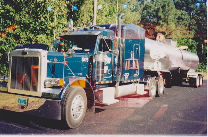 Ghost of Johnny Paycheck Uploaded by : Dale Lively Dale Lively 1998 379 Peterbilt , Hwy to gold mine in Victor,Co.