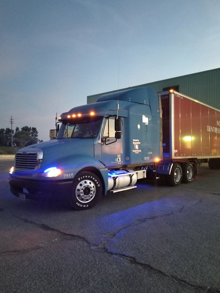 BleuJewelExpress Uploaded by : Bobby Moore 2003 Freightliner Columbia with a C-15 CAT engine & a 10 speed Meritor Trans.
