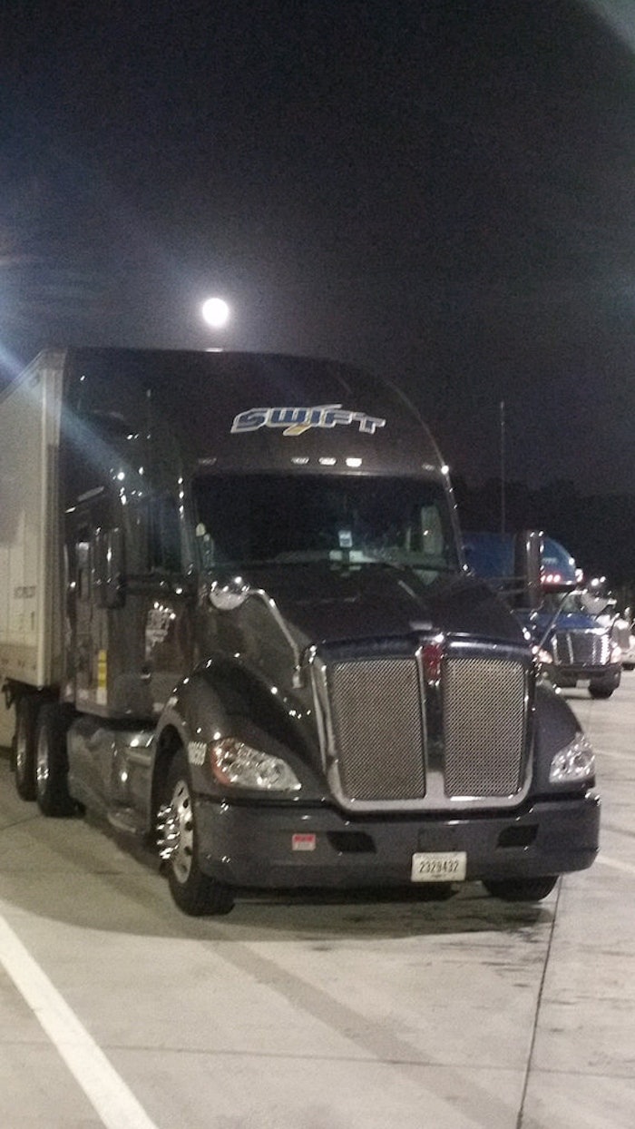 Full moon in the rest area
