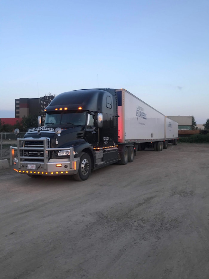 The Moonlight Gambler Uploaded by : Duane Sherban My 2016 CXU 613 with 2 53ft trailers. What we in Alberta Canada call turnpikes