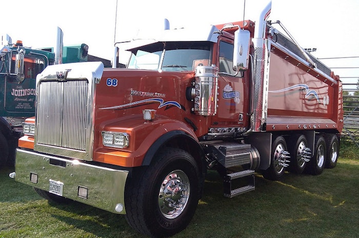 The Gambler Uploaded by : Gary Geib The new Gambler Truck N-14 Collect Plus red top Cummins 525 horse power 18 speed 390 rears