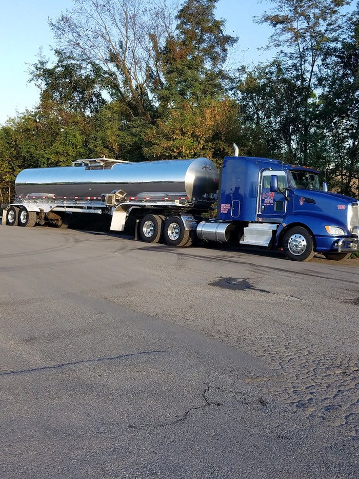 My truck Uploaded by : Danny mizer Pulling food grade just had it all washed and ready for another week