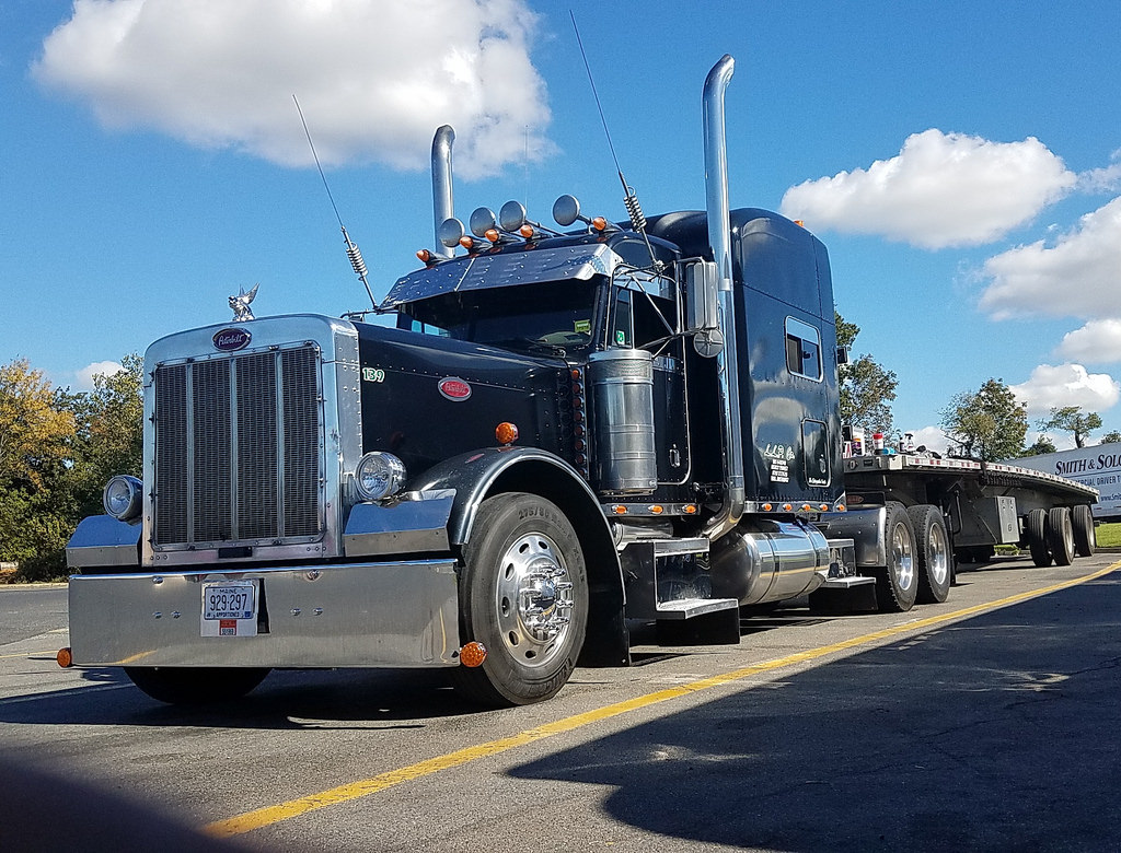 Peterbilt 379 с v8 Hemi