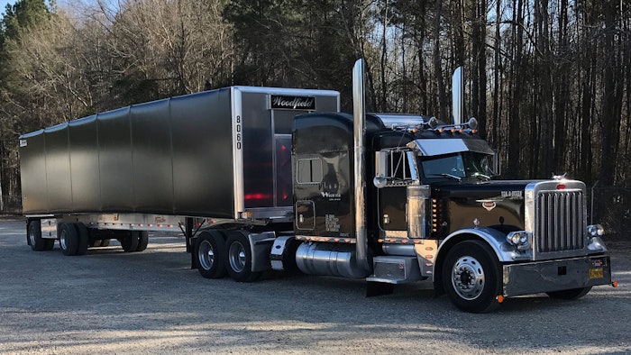 Uploaded by : Tom Andresen Veteran driver Tom Andresen from Woodfield inc. in Camden Arkansas knows how to keep his equipment clean!
