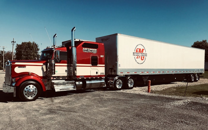 Bill’s KW W900 Uploaded by : Bill Frantz Getting ready to deliver disaster relief supplies to SC last week