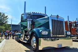 Robbie-harris-2004-Kenworth-w900L-movin-on-2018-11-13-13-52