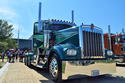 Robbie-harris-2004-Kenworth-w900L-movin-on-2018-11-13-13-52