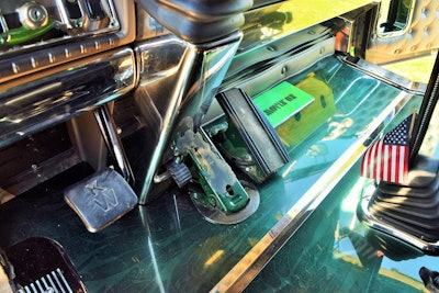 Harris’ Movin’ on KW homage takes things well up a notch above the original on the inside of the power unit.