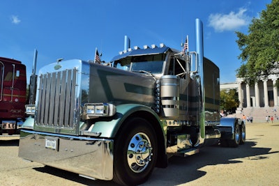 Scott Hampton’s 2000 Peterbilt 379
